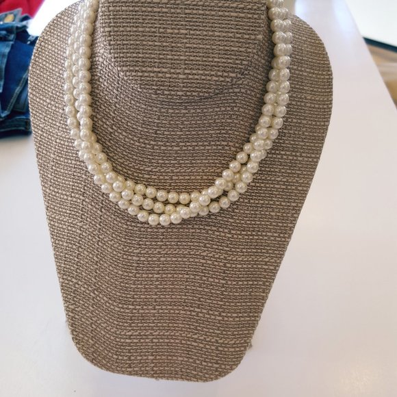 Pearl Choker Necklace - Picture 3 of 3